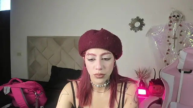 Snapshot of Vicky_Boop chatting on 10-21-25, 02:51 Vicky Boop online show from 10-21-25, 02:51