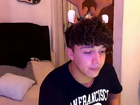 Snapshot of charly_926 chatting on 12-03-25, 09:46 charly 926 online show from 12-03-25, 09:46