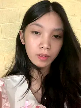 Snapshot of linh-lan1 chatting on 10-15-25, 10:59 linh-lan1 online show from 10-15-25, 10:59