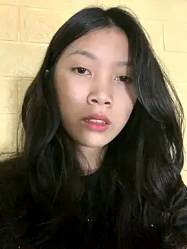 Snapshot of linh-lan1 chatting on 10-16-25, 11:00 linh-lan1 online show from 10-16-25, 11:00