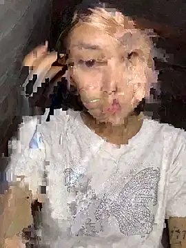 Snapshot of linh-lan1 chatting on 10-27-25, 11:03 linh-lan1 online show from 10-27-25, 11:03