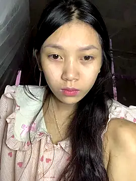 Snapshot of linh-lan1 chatting on 10-30-25, 10:49 linh-lan1 online show from 10-30-25, 10:49