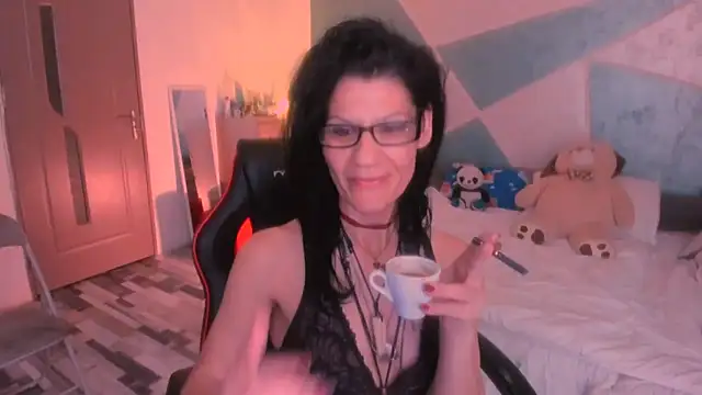 Snapshot of SweetSin40 chatting on 05-18-26, 07:31 SweetSin40 online show from 05-18-26, 07:31