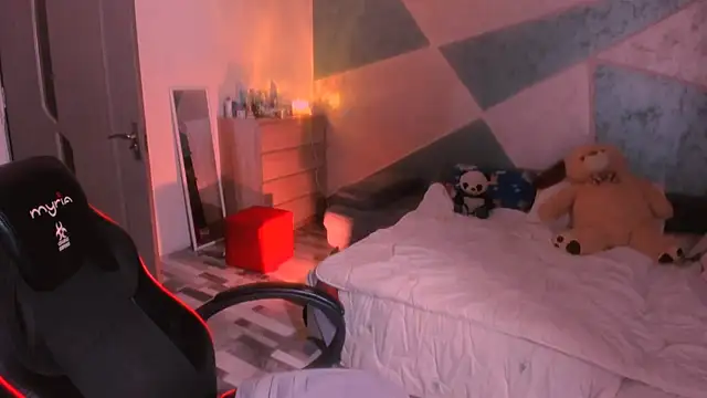 Snapshot of SweetSin40 chatting on 05-19-26, 01:56 SweetSin40 online show from 05-19-26, 01:56