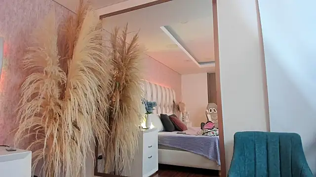 Ari lynn  online show from 12-19-25, 03:46