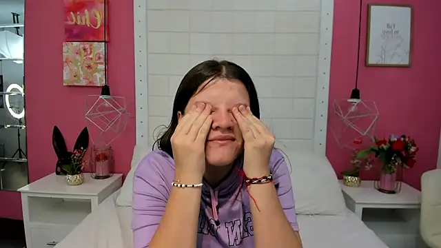 Snapshot of mia_sweetie0 chatting on 12-03-25, 12:14 mia sweetie0 online show from 12-03-25, 12:14