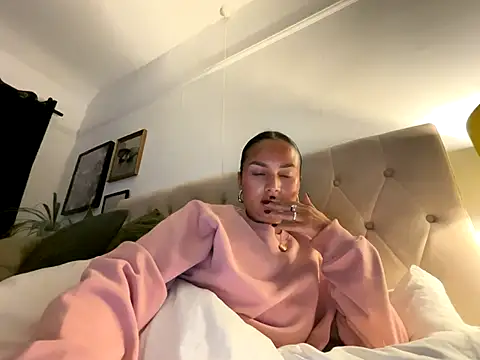 sexygoddessjessy online show from 10-15-25, 07:47