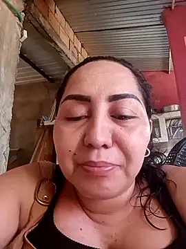 Snapshot of Extrellla chatting on 10-12-25, 06:18 Extrellla online show from 10-12-25, 06:18