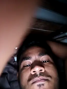 Snapshot of GlossyDare1823 chatting on 10-17-25, 08:33 GlossyDare1823 online show from 10-17-25, 08:33