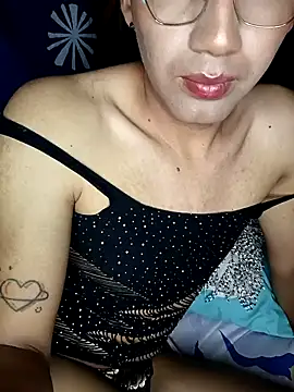 Snapshot of karola_horny chatting on 10-15-25, 01:17 karola horny online show from 10-15-25, 01:17