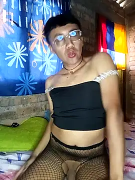 Snapshot of karola_horny chatting on 10-23-25, 01:32 karola horny online show from 10-23-25, 01:32