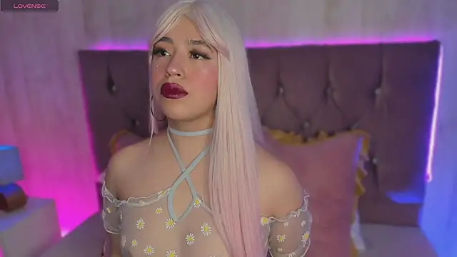 Snapshot of Ximen_moo chatting on 11-23-25, 04:34 Ximen moo online show from 11-23-25, 04:34