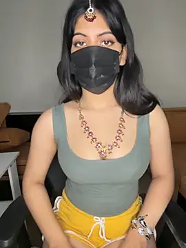 Snapshot of hey_wifey chatting on 11-02-25, 01:19 hey wifey online show from 11-02-25, 01:19