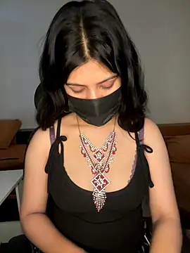 Snapshot of hey_wifey chatting on 11-04-25, 10:25 hey wifey online show from 11-04-25, 10:25