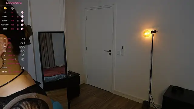 Snapshot of NeonyMuse chatting on 11-16-25, 10:10 NeonyMuse online show from 11-16-25, 10:10