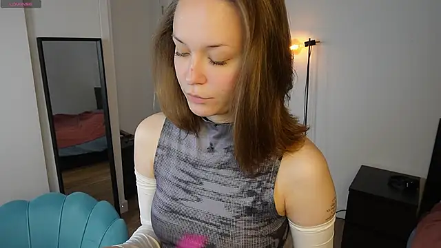 Snapshot of NeonyMuse chatting on 11-21-25, 10:36 NeonyMuse online show from 11-21-25, 10:36