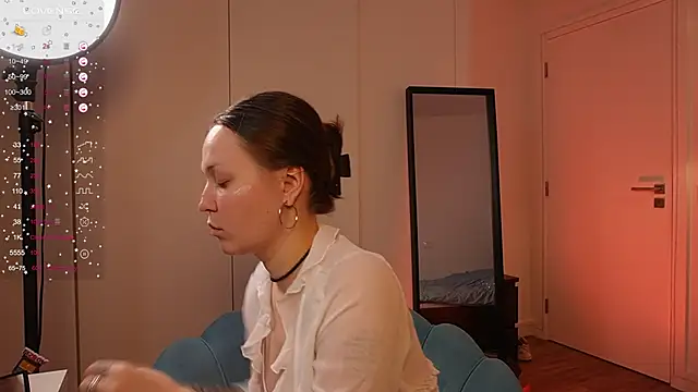 Snapshot of NeonyMuse chatting on 12-14-25, 01:16 NeonyMuse online show from 12-14-25, 01:16