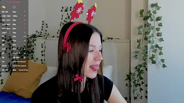 Snapshot of ChillGato chatting on 12-15-25, 01:32 ChillGato online show from 12-15-25, 01:32