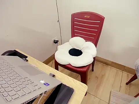 Hanna Mina online show from 11-08-25, 02:01