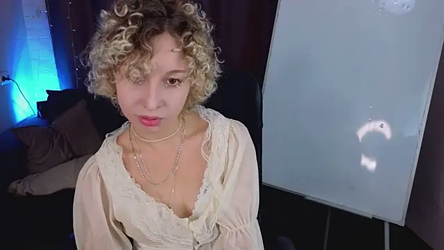 Snapshot of Mary_Wahlberg chatting on 10-23-25, 05:51 Mary Wahlberg online show from 10-23-25, 05:51