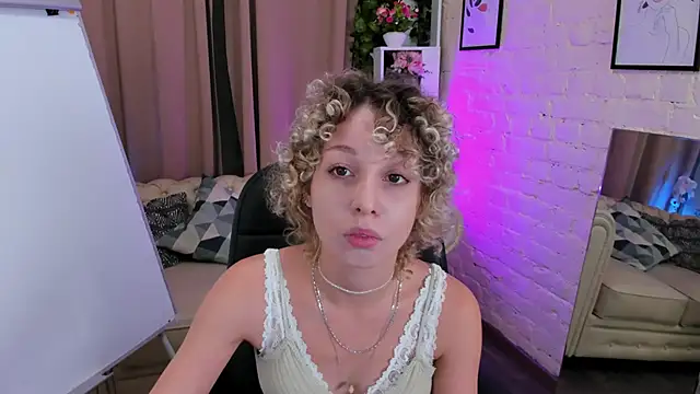 Snapshot of Mary_Wahlberg chatting on 10-24-25, 05:37 Mary Wahlberg online show from 10-24-25, 05:37