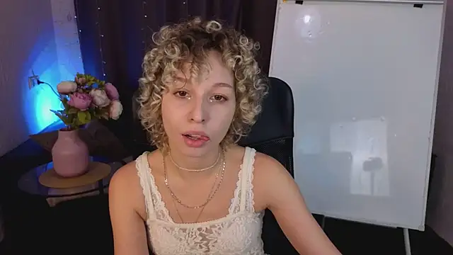 Snapshot of Mary_Wahlberg chatting on 10-27-25, 05:33 Mary Wahlberg online show from 10-27-25, 05:33