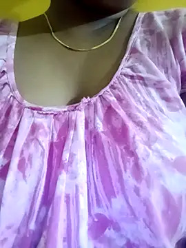 ITZ YUVIKA online show from 10-30-25, 02:07