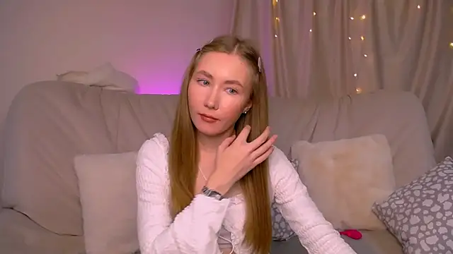 Snapshot of EllyColins chatting on 11-13-25, 03:05 EllyColins online show from 11-13-25, 03:05