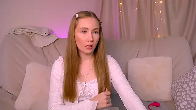 Snapshot of EllyColins chatting on 11-14-25, 03:05 EllyColins online show from 11-14-25, 03:05