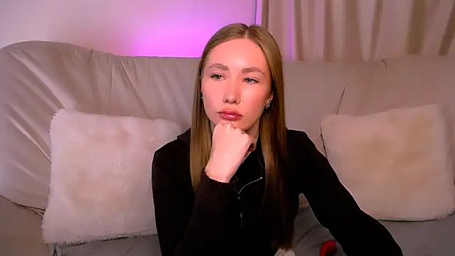 Snapshot of EllyColins chatting on 05-22-26, 03:13 EllyColins online show from 05-22-26, 03:13