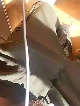 Snapshot of szabi1995 chatting on 10-31-25, 12:17 szabi1995 online show from 10-31-25, 12:17