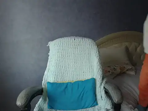 LuckyLisa23 online show from 12-18-25, 10:43