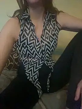 Snapshot of KittieCreme chatting on 11-06-25, 11:33 KittieCreme online show from 11-06-25, 11:33