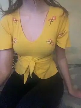 Snapshot of KittieCreme chatting on 11-16-25, 09:48 KittieCreme online show from 11-16-25, 09:48