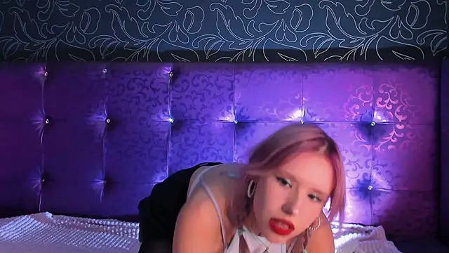 FaeRozellin online show from 10-22-25, 08:19