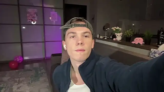 Snapshot of Jeremy1Scott chatting on 11-25-25, 03:28 Jeremy1Scott online show from 11-25-25, 03:28