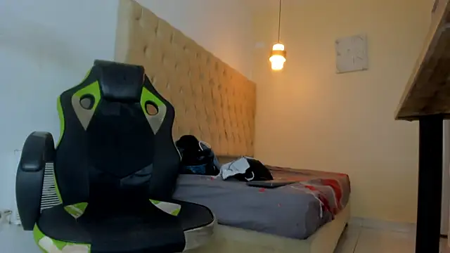 Hotblosson online show from 12-18-25, 01:28