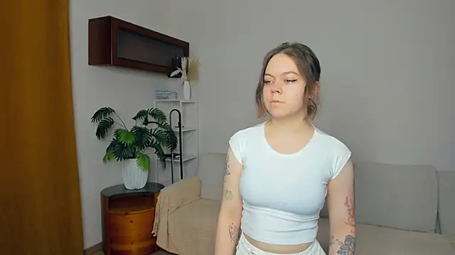 NaidaPalos online show from 10-24-25, 07:05