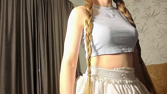 Snapshot of MissPompadure chatting on 10-21-25, 06:52 MissPompadure online show from 10-21-25, 06:52