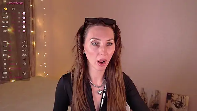 Lilith Sora online show from 11-30-25, 02:48