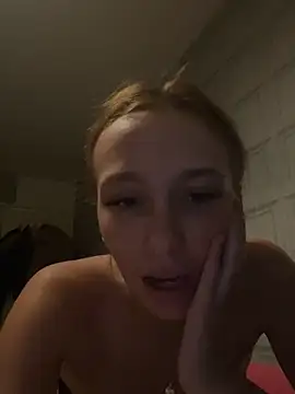 Snapshot of PoppyBabeMae chatting on 10-24-25, 07:32 PoppyBabeMae online show from 10-24-25, 07:32