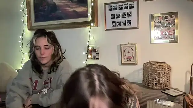 Snapshot of lill_daddysgirl chatting on 12-16-25, 04:23 lill daddysgirl online show from 12-16-25, 04:23