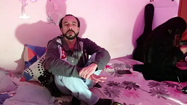 Snapshot of Isis_Robert chatting on 10-19-25, 02:12 Isis Robert online show from 10-19-25, 02:12