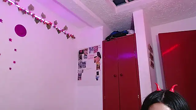 Snapshot of Isis_Robert chatting on 11-01-25, 04:03 Isis Robert online show from 11-01-25, 04:03