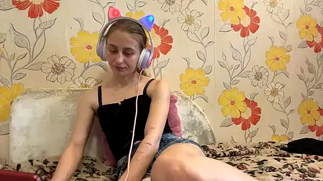 Snapshot of AmeliLia chatting on 04-03-26, 11:30 AmeliLia online show from 04-03-26, 11:30