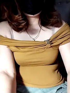 Snapshot of YiyinLy chatting on 10-31-25, 09:16 YiyinLy online show from 10-31-25, 09:16