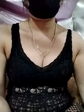 Snapshot of YiyinLy chatting on 11-02-25, 12:07 YiyinLy online show from 11-02-25, 12:07