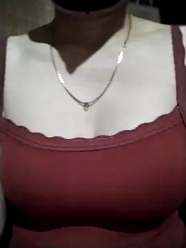 Snapshot of YiyinLy chatting on 11-05-25, 02:44 YiyinLy online show from 11-05-25, 02:44