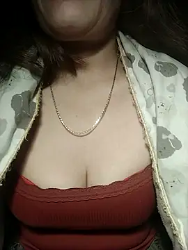 Snapshot of YiyinLy chatting on 11-18-25, 07:18 YiyinLy online show from 11-18-25, 07:18