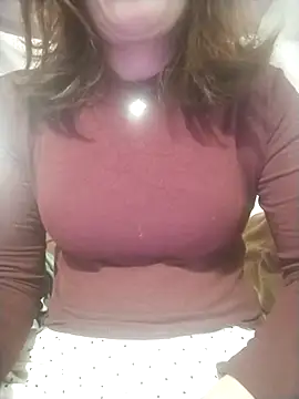 Snapshot of YiyinLy chatting on 11-28-25, 08:11 YiyinLy online show from 11-28-25, 08:11